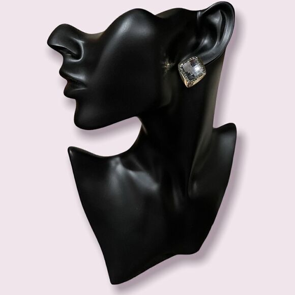 3/$25❗️Fashion Gold Tone Faux stone Earrings - Picture 1 of 3